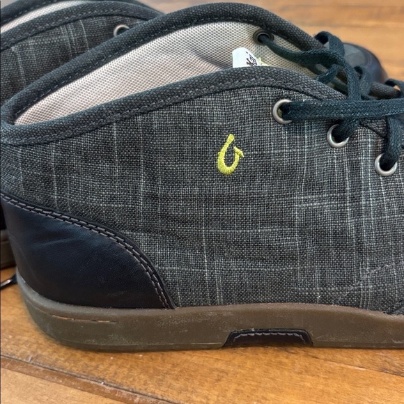 OluKai Men\'s Black and Yellow Chukka Boots, 9
